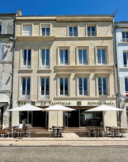 Hôtel Le Yachtman, The Originals Collection, Front of property