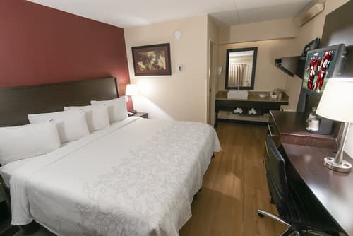 Red Roof Inn PLUS+ Secaucus - Meadowlands - NYC, Room