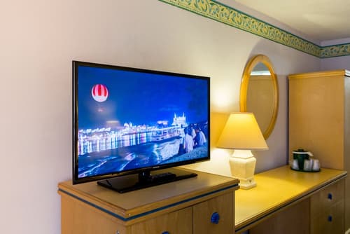 Maingate Lakeside Resort & Hotel, 