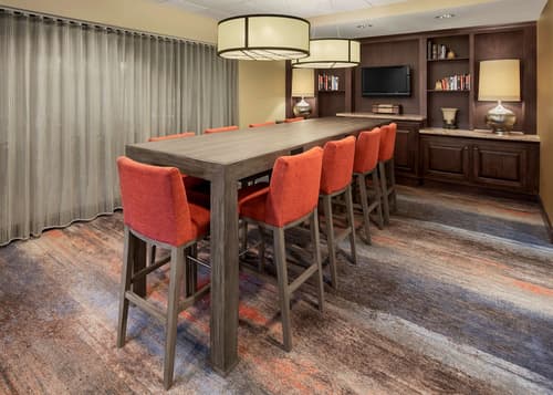 Hampton Inn & Suites Alexandria Old Town Area South, Lobby