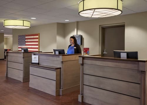 Hampton Inn & Suites Alexandria Old Town Area South, Lobby