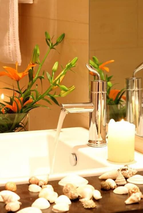 Antonios, Bathroom sink