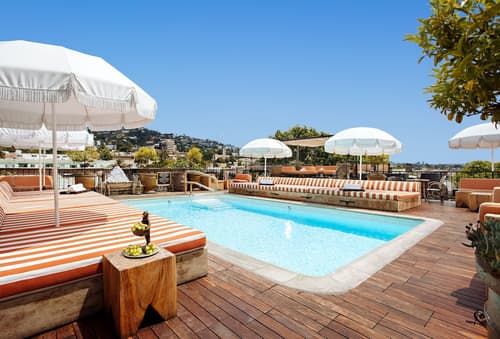 Petit Ermitage, Primary image