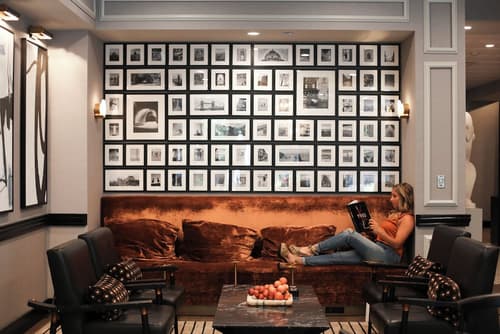 Claridge House Chicago, Tapestry Collection by Hilton, Lobby sitting area