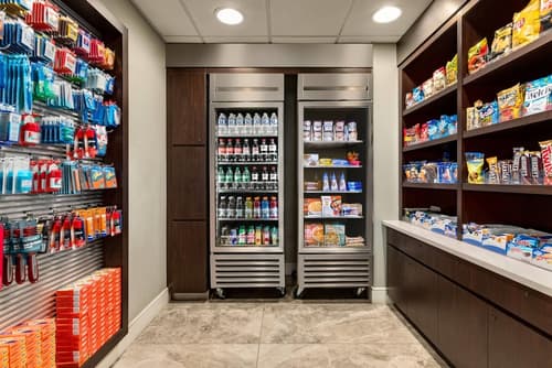 La Quinta Inn & Suites by Wyndham Arlington North 6 Flags Dr