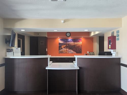 Howard Johnson by Wyndham Williams, Lobby