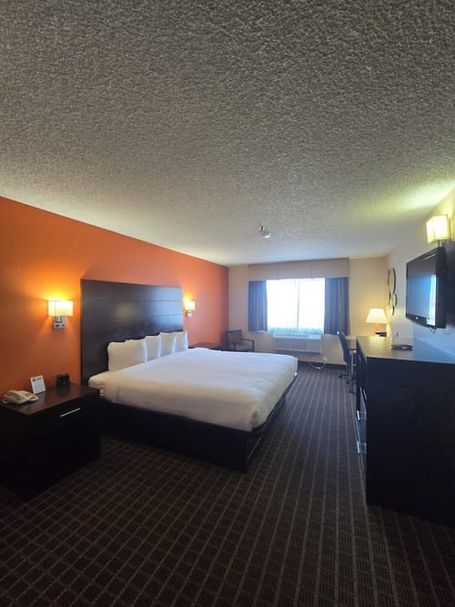 Howard Johnson by Wyndham Williams, Room