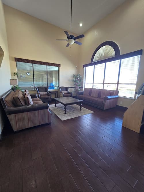 Howard Johnson by Wyndham Williams, Lobby