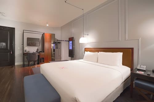 Axiom Hotel, Room