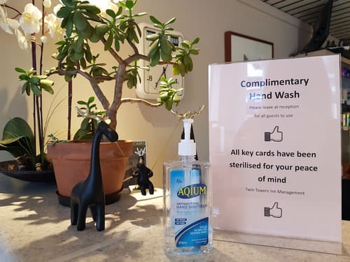 Twin Towers Inn, Reception