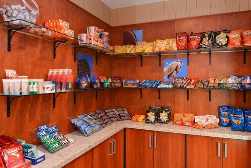 Hampton Inn Denver West Federal Center, Snack bar