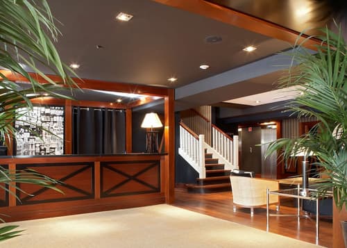 U232 Hotel, Reception