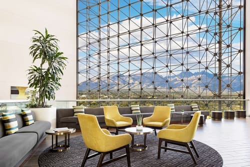 Hilton Tucson East, Lobby