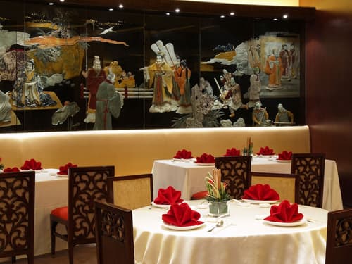 The Manila Hotel, Restaurant