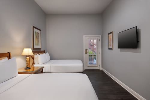 New Orleans Courtyard Hotel and Suites by the French Quarter