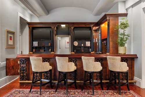 New Orleans Courtyard Hotel and Suites by the French Quarter