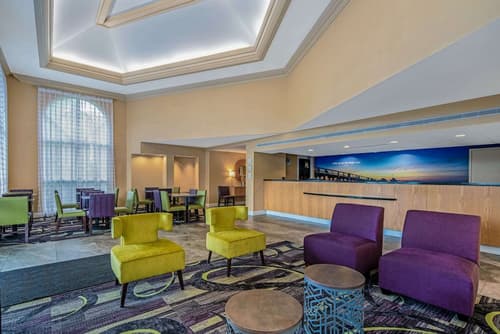 La Quinta Inn & Suites by Wyndham Naples Downtown
