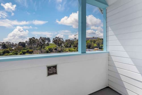 Best Western Plus Marina Shores Hotel