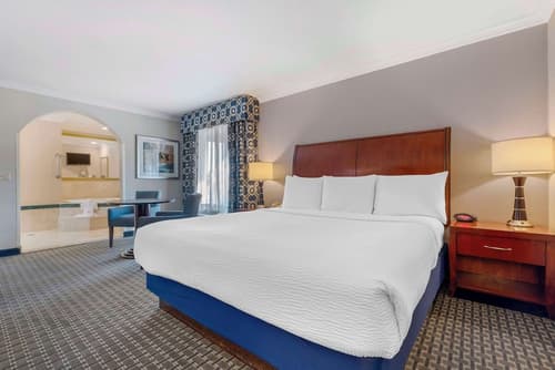 Best Western Plus Marina Shores Hotel