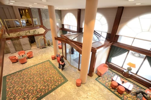 Bedford Hotel & Congress Centre, Interior entrance
