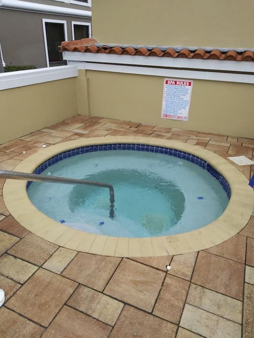 Best Western Historical Inn, Outdoor spa tub