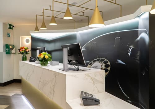 Hotel Gran Versalles, Reception