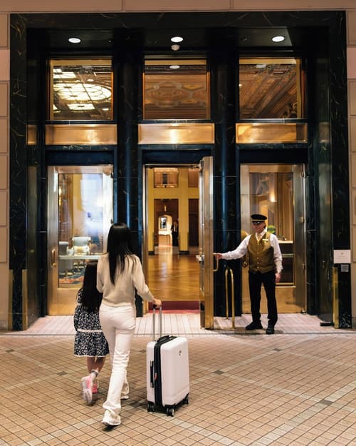 The Biltmore Los Angeles, Reception