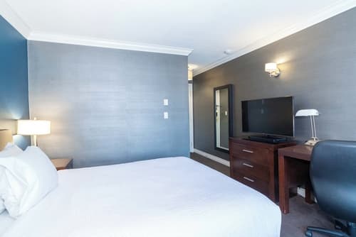 Sandman Hotel & Suites Kelowna, Room