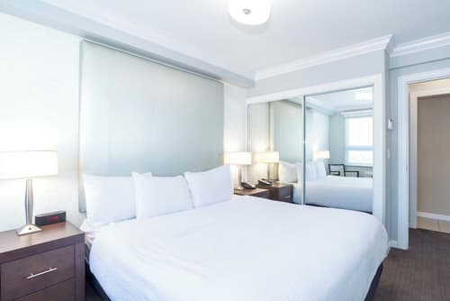 Sandman Hotel & Suites Kelowna, Room