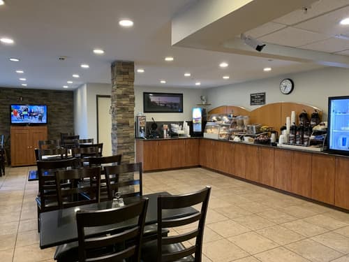 Ramada by Wyndham Portland, Family dining