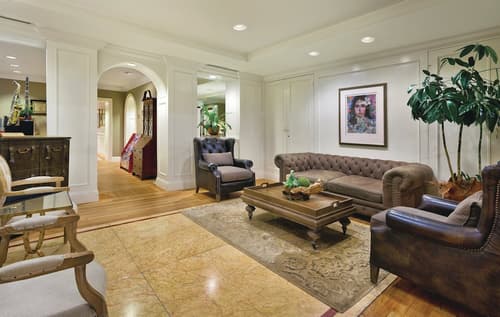 Inn At The Opera, Lobby sitting area