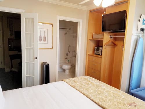 Inn At The Opera, Room