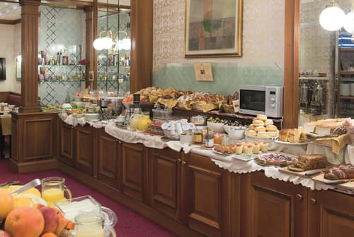 Hotel Berna, Breakfast area