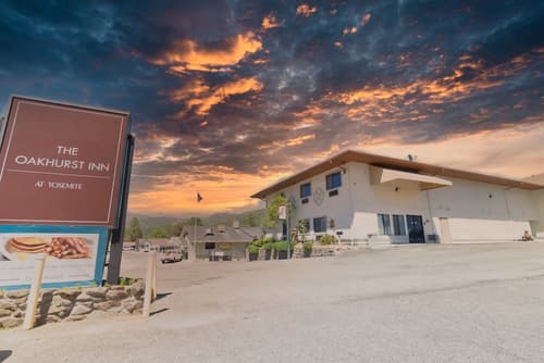 The Oakhurst Inn at Yosemite, Front of property