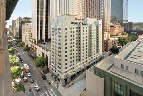 Hilton Checkers Los Angeles, Exterior