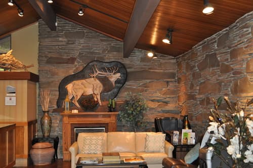 Red Lion Hotel Port Angeles Harbor, Lobby sitting area