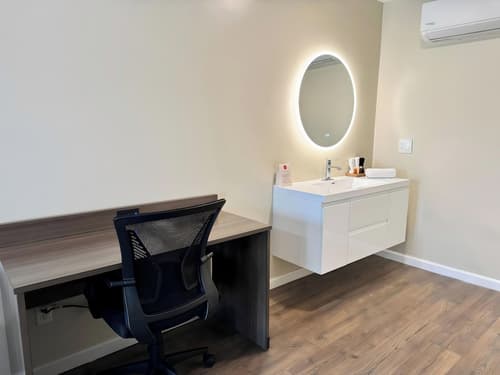 The Dixie Hollywood, Room