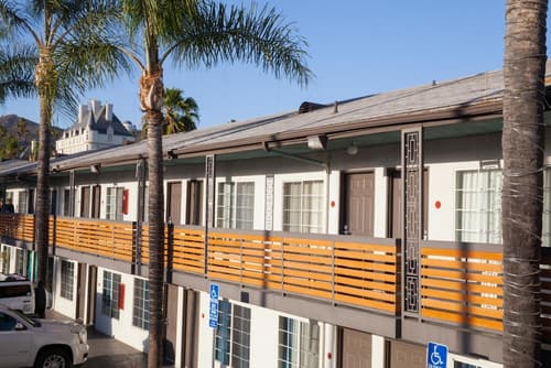 The Dixie Hollywood, Exterior