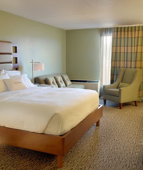 DoubleTree by Hilton Collinsville - St. Louis, Room