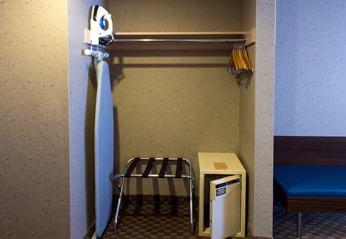 Howard Johnson Plaza by Wyndham by the Falls Niagara Falls, Room