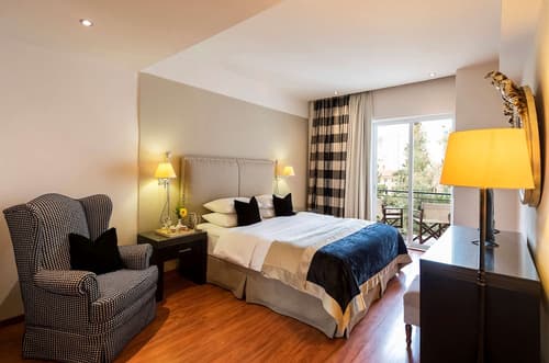 Best Western Plus Embassy Hotel, Room