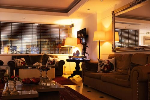 Best Western Plus Embassy Hotel, Lobby