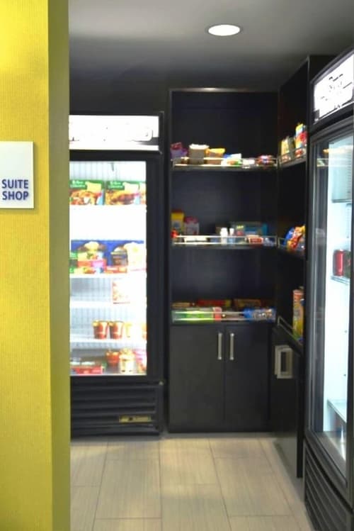 Holiday Inn Express & Suites Jackson Downtown - Coliseum by IHG, Lobby