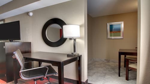 Holiday Inn Express & Suites Jackson Downtown - Coliseum by IHG, Room
