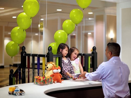 Chelsea Hotel, Toronto, Lobby