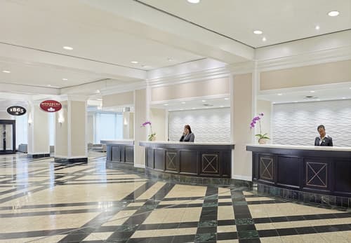 Chelsea Hotel, Toronto, Lobby