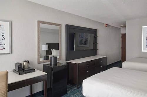 Chelsea Hotel, Toronto, Room