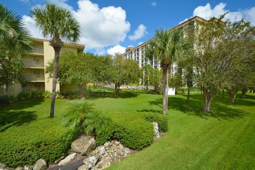 Rosen Inn, closest to Universal