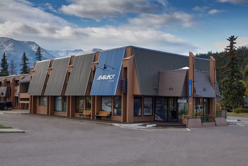 Marmot Lodge, Exterior