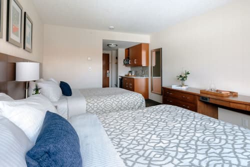 The Crimson Jasper, Private kitchenette